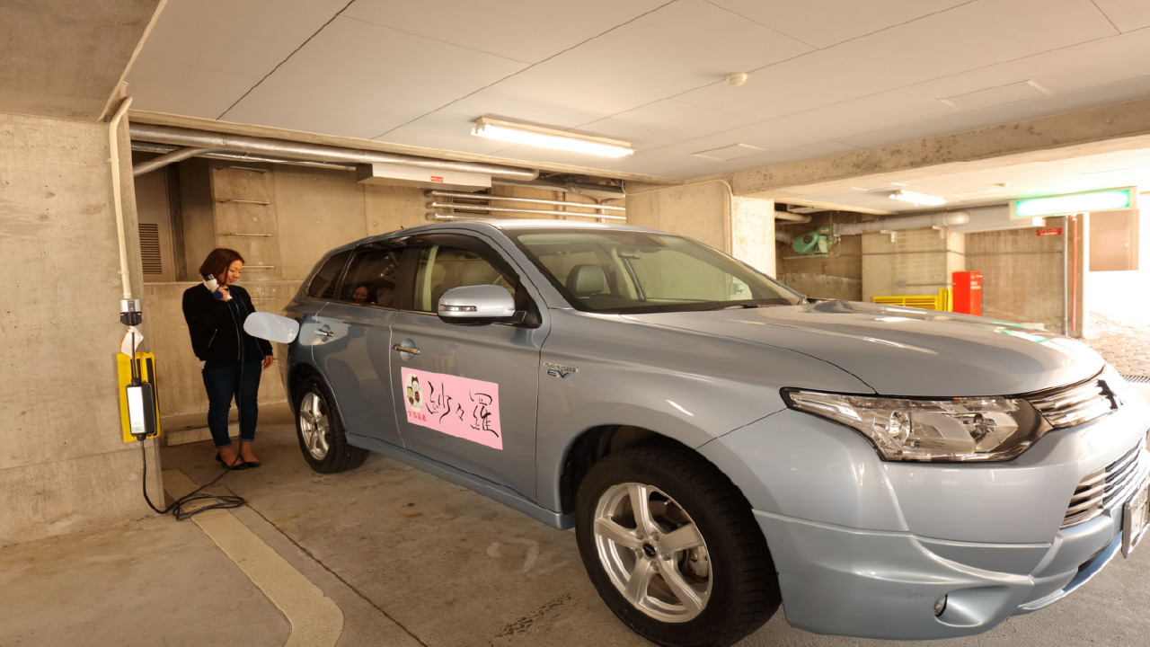 自動車の充電コンセント