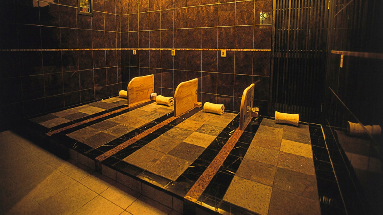 岩盤浴 Hot Stone Spa
